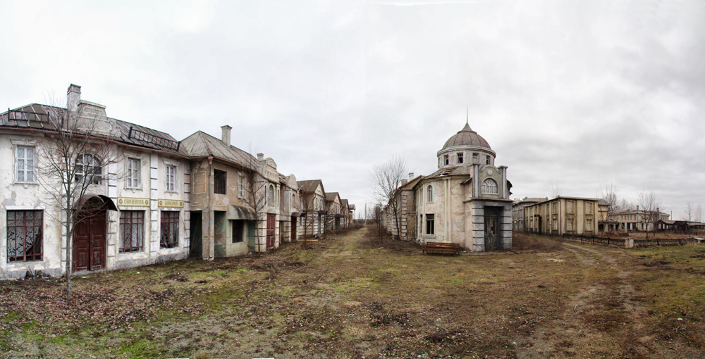 Ніби із книги Стівена Кінга. У мережі показали покинуту кіностудію під Києвом: фото